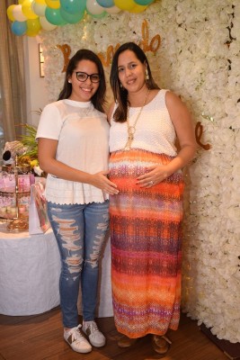 Kelly Andrade de Canales junto a su hija mayor, Sabrina Canales