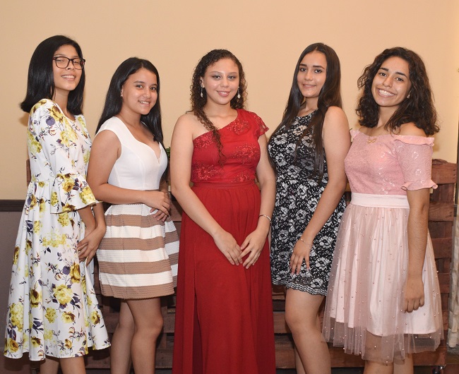 Tradicional agasajo matutino para los Seniors de la Saint Paul Academy