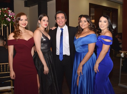 Lorena Echeverry, Alejandra Valenzuela, David Caballero, Gisell Rojas y Larissa Amaya
