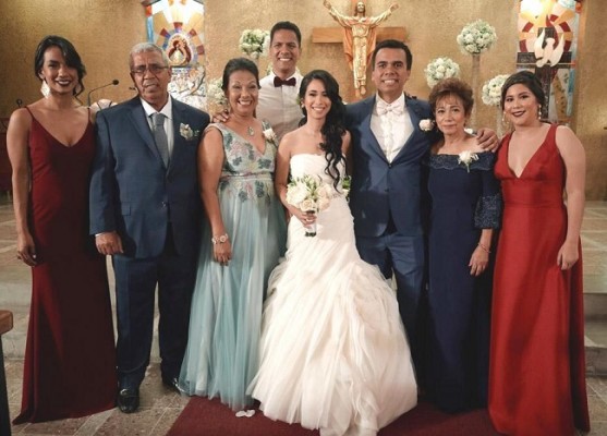 Los recien casados y familaires en una imagen para recordar