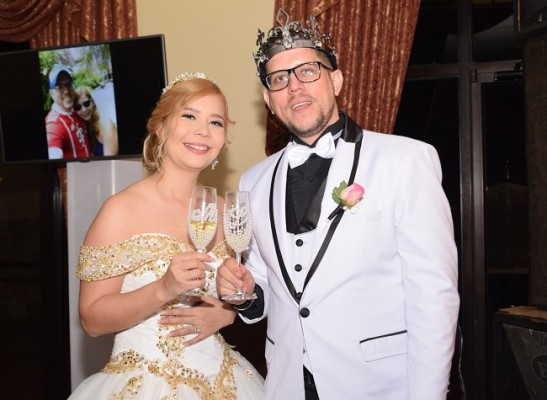 Lourdes Merary y Luis Alfonso brindaron por su amor en su gran noche de bodas