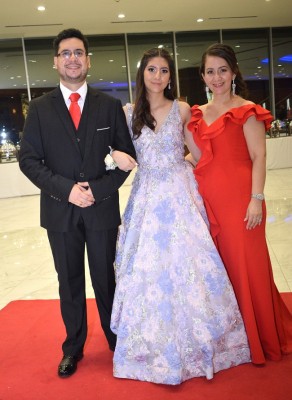Luis Alvarado, Sophia Alvarado y Lourdes Alvarado