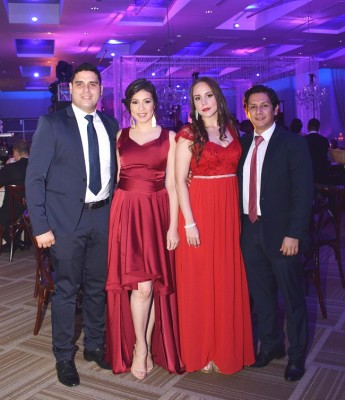 Manuel Lopez, Cynthia PaZ, Andrea Nicole Rodriguez y Andrew Paz