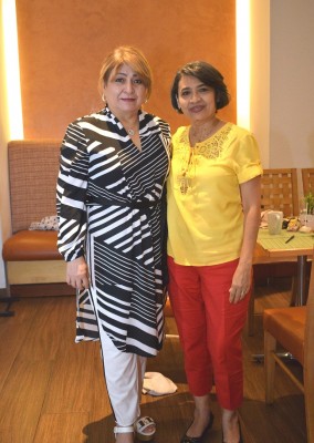 Marcia Santos de Pineda y Mirna Oliva