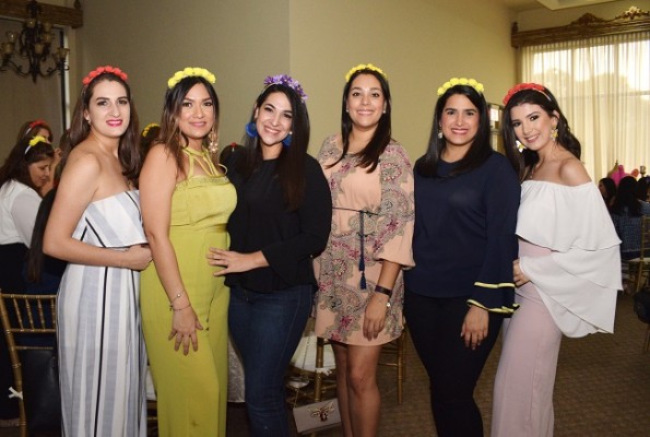 Mariela Interiano, Viviana Amador, Alejandra Reina, Melanie Shelton de Reina, Gabriela Interiano e Isabella Interiano