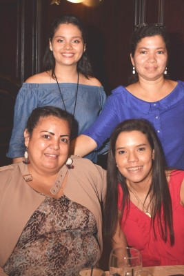 Melanie Díaz, Clariza Armijo, Fernanda Cálix y Brenda Ramos.