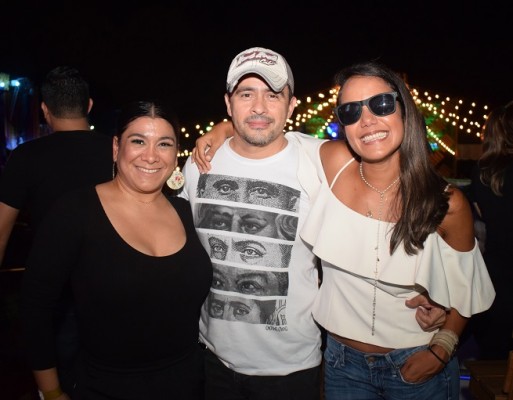 Larissa Araque, Roberto Flores y Ana Morales.