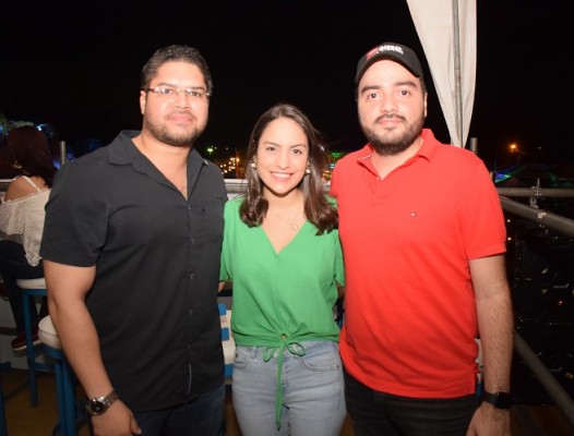 Francisco Velásquez, María José Castro y Alex Barton.