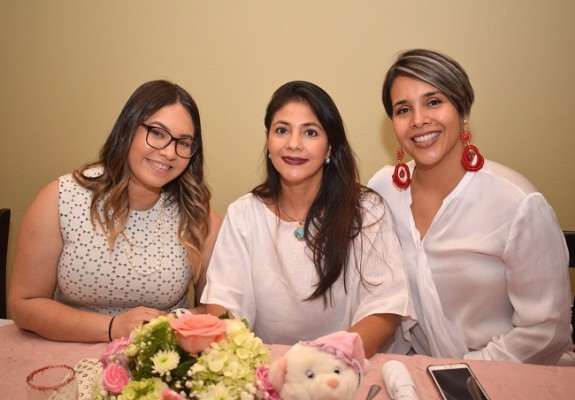 Olimpita Carranza, Fresia Alvarado y Michelle Panameño