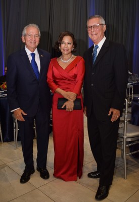 Ricardo Maduro, Melissa Callejas de Maduro y Luis Cosenza.