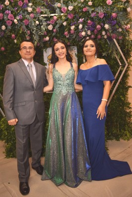 Rony Zelaya y Berta Lidia Cardona con su hija Kensy Cardona.