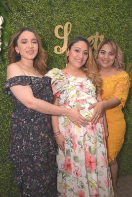 Ruth Herrera junto a las oferentes Eliza Herrera y Judith Herrera