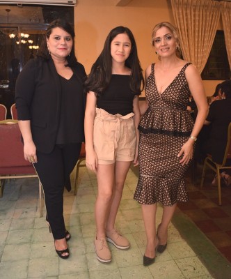 Scarlette Mejia, Sofia Ayala y Paty Giron