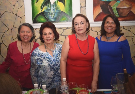 Sonia Mejía, Alba Luz Rogel, Rosario Núñez y Vilma Karow.