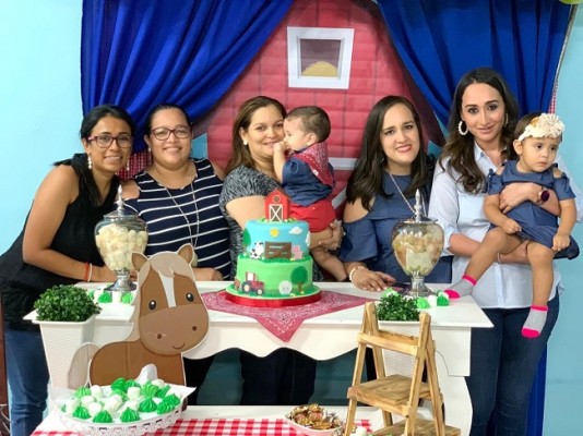 Sonia Molina, Danelia Nelson, Alejandra Galo, Cinthia Granados y Paola Erazo