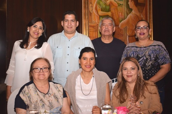 Tesla Callejas, Oscar Escoto, Arnoldo Solis, Tania Pineda, Denia Ortega, Gloria Noreña y Joseet Ordóñez.
