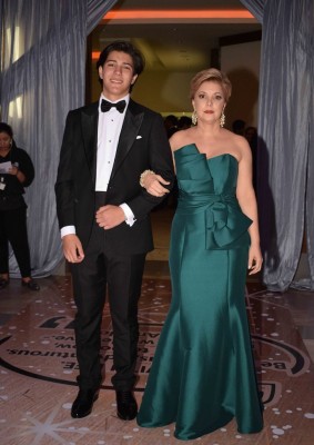 Valentino Prego con su madre Claudia Córdoba