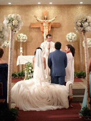 Los novios brillaron con luz propia en su inolvidable ceremonia eclesiástica.