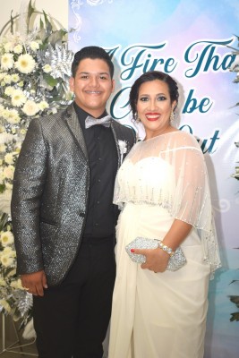 Wilfredo Romero con su madre, Sandra Romero.