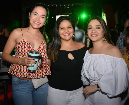 Xochilt Lozano, Fiorella López y Jacky Argueta.