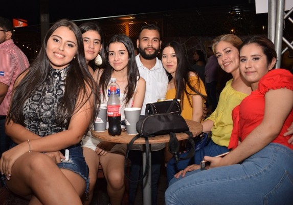 Katherine Almendárez, Giselle Fúnez, Luisa González, Kenneth Chávez, Emely Mendoza, Aracely Paz, Aracely Paz y Paola Martínez.