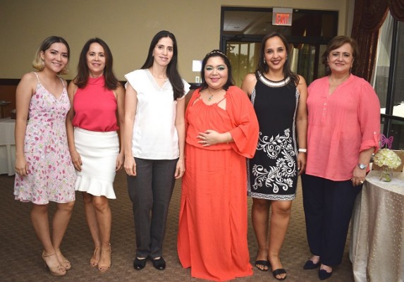Alexandra Navas, Perla Castellanos, Zury Brizuela, Karla SamPang, Gloria Rivera y Gloria Celeste Rodríguez