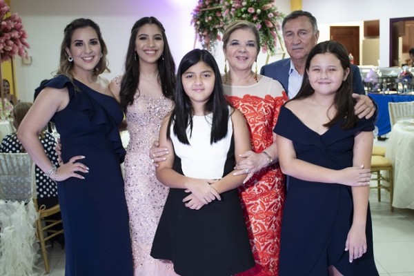 Alexandra Suazo Fernández, Danielle Marie Kattán Suazo, Abbie Atarah Montes de Oca Suazo, María Antonia Fernández de Suazo, Roldan Suazo Nuila y Haydee Alexandra Montes de Oca.