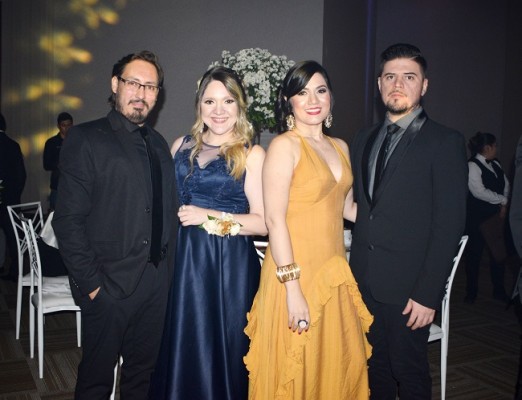 Benjamin Paz, Durkee Villela, Sally Villela y Cristian Rivera