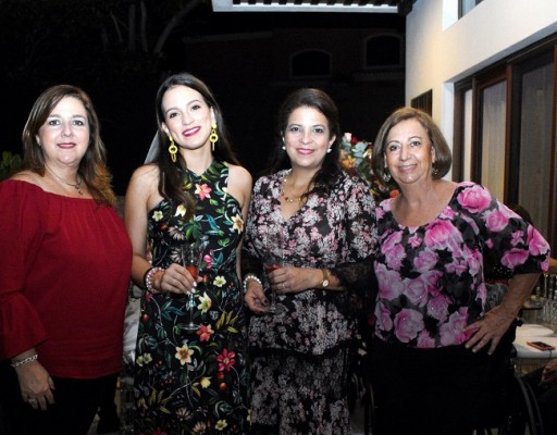 Carola Mestayer, Mildred Reyes, Débora de Reyes y Margarita Kawas
