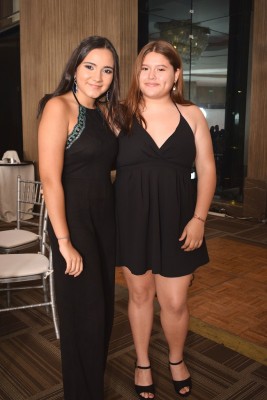 Cassandra Flores y Michelle Canizales.