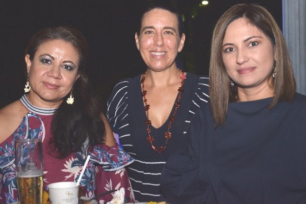Claudia Chávez, Anita Zelaya y Erlyn María.