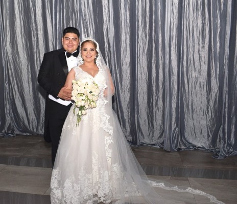 Mirian Johana Enamorado Ayala y Gabriel Arturo Rodríguez Romero, lucieron elegantes y muy felices en su gran noche de bodas