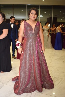 Danay Aguilar lució maravillosa en su gala al elegir a Glenda Hernández para esculpir sus finas facciones y estilizar su cabello