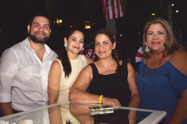 Diógenes Acosta, Melissa Ramírez, Giselle Acosta y Lila Pagoaga