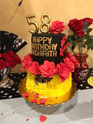 Uno de los exquisitos pasteles de cumpleaños fue elaborado por Liz Bendeck