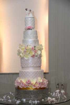 El exquisito y fino pastel fue elaborado por Tania Flores.