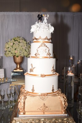 El pastel de bodas fue elaborado exclusivamente para la ocasión por Nadia Canahuati de Signature Cakes