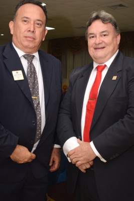 El vicegobernador Arnold Lara y el jefe de región Javier Santos.