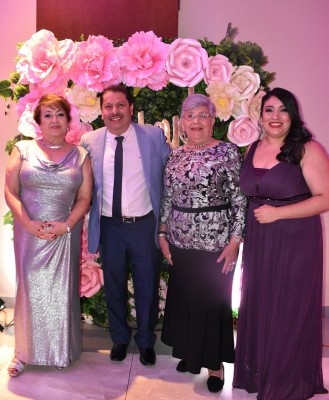 Elsa de Jiménez, Cesar Jiménez, Rosalinda Dubón y Ana Victoria Álvarez
