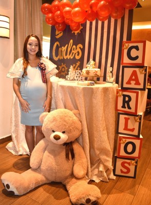 Gabriela Lobo de Banegas, en su baby shower de ositos náuticos