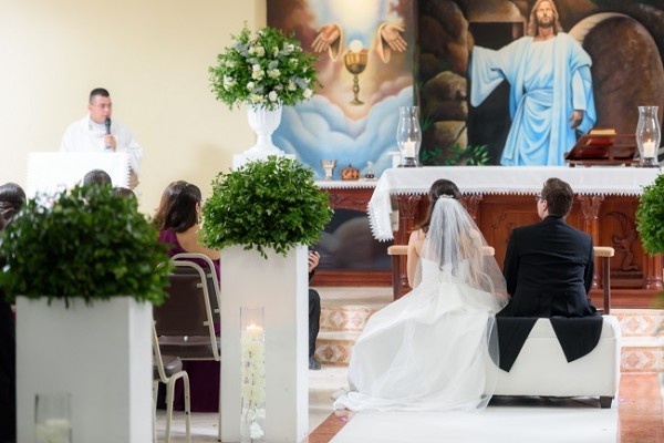 Luego de protagonizar su boda civil el pasado 28 junio 2019, Sonny y Gigi unieron sus vidas en una ceremonia y fiesta postboda repletas de la más pura esencia de sus personalidades.