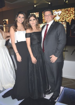 Isabella, Lorena y Antonio Hepburn