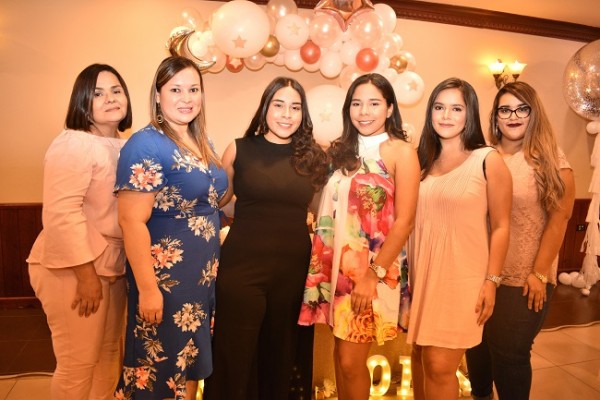 Karen Moreno, Lida Armijo, Mariela Ucles, Telma Ucles, Dennise y Carolina Ucles