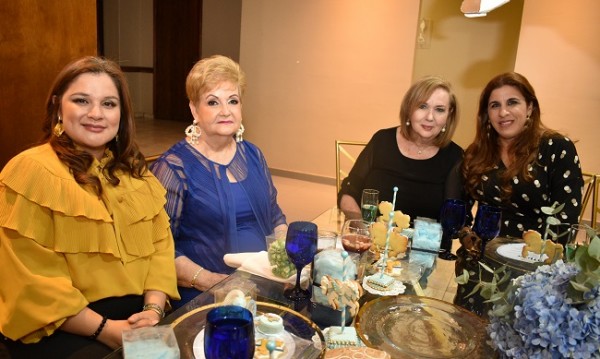 Karina Wolozny, Gela de Wolozny, Lily de Sucrovich y Catherine de Handal.