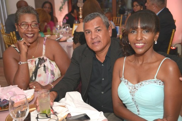 Key Bodden, Edmundo Bardales y Wanda Bodden.