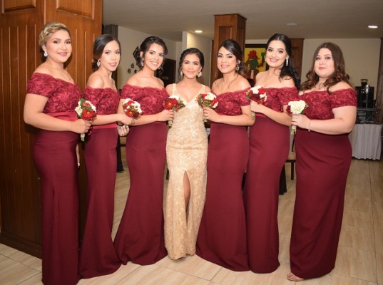 Las damas del cortejo de la novia en una imagen exclusiva para Farah La Revista