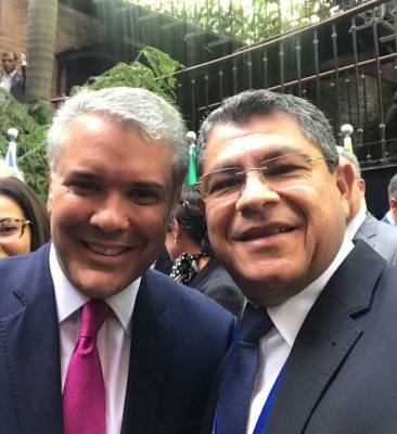 Leonel Ayala con el Presidente de Colombia Ivan Duque