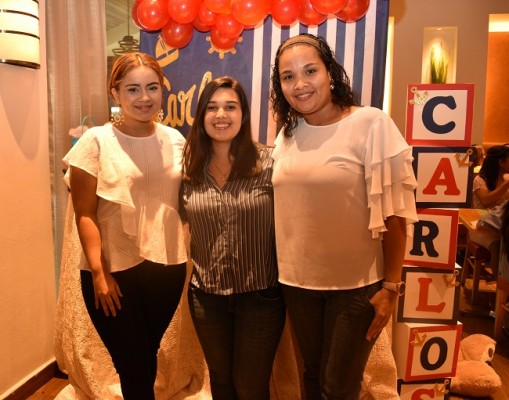 Lesly Gonzales, Julissa Pérez y Blanca Valladares