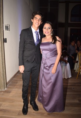 Liliana Barahona y su hijo, Cesar Luis Hernández