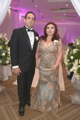 Los padres del novio Eddie y Karina Canahauti.